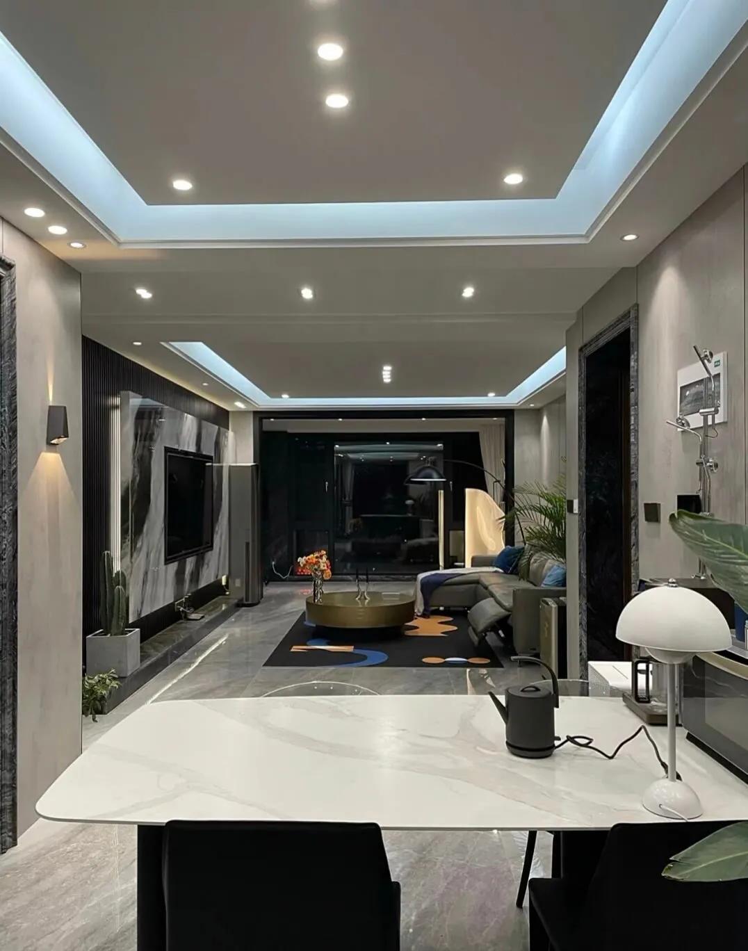 大厅装修(越来越多人装修客厅不吊顶，现在流行3种做法，体验后：很明智)