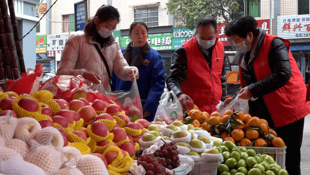 奥普利发(天元区：500斤新鲜蔬菜送给敬老院的孤寡老人)