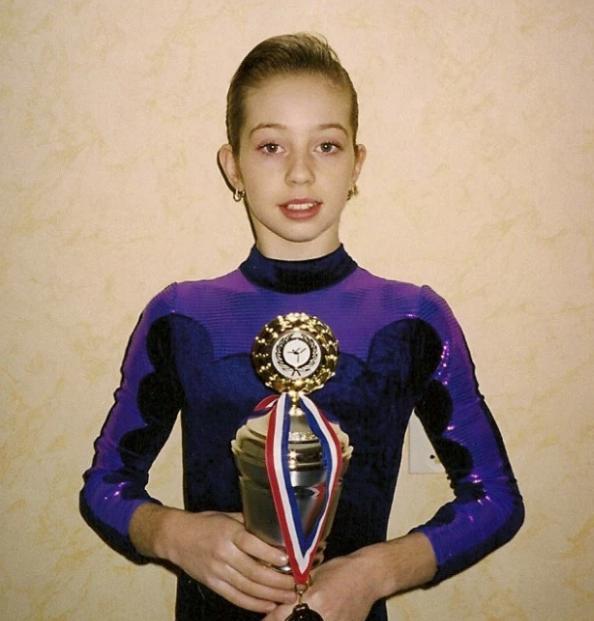 费罗娜(荷兰最伟大的体操运动员,退休后没有收入来源,转行成为电影演员) 费罗娜(荷兰最伟大的体操运动员,退休后没有收入来源,转行成为电影演员)