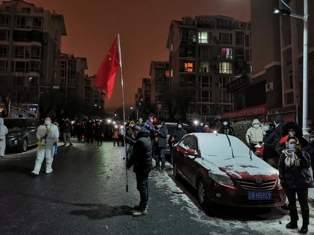 格林小镇实木家具(8345人，22天！凌晨直击格林小镇“解封”)