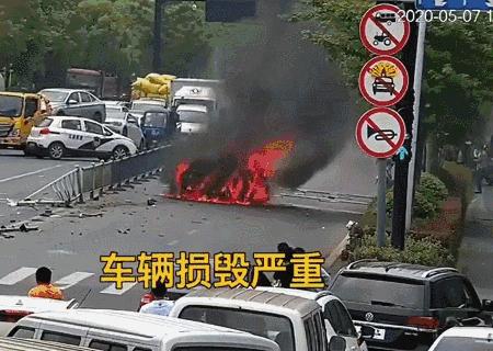 二手木地板(别再白扔了！杭州精装房拆下的护栏，有人偷偷回收赚钱)