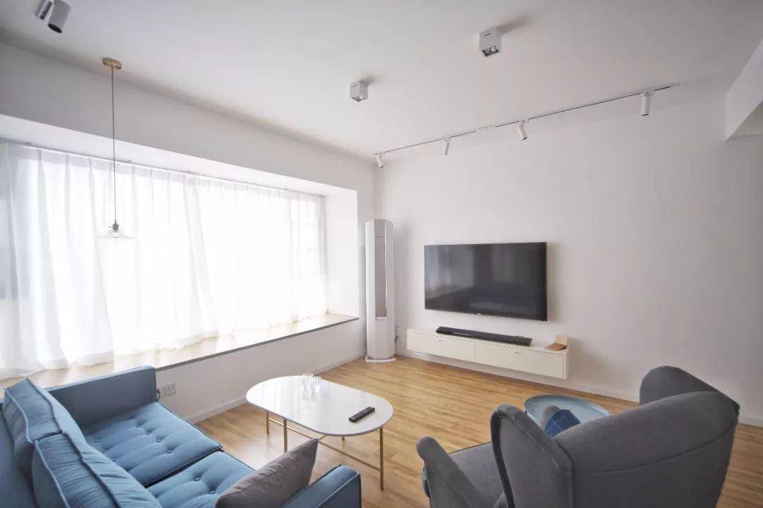 大厅装修(越来越多人装修客厅不吊顶，现在流行3种做法，体验后：很明智)