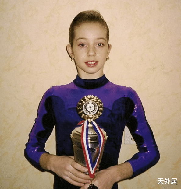 费罗娜(荷兰最伟大的体操运动员,退休后没有收入来源,转行成为电影演员) 费罗娜(荷兰最伟大的体操运动员,退休后没有收入来源,转行成为电影演员)