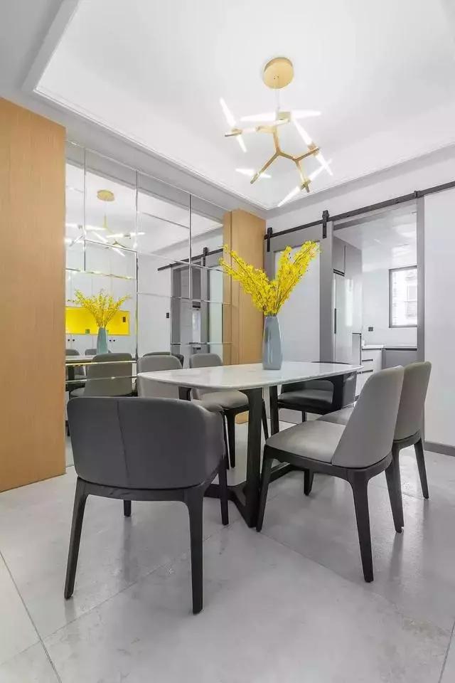 90平米房屋装修效果图(90㎡现代简约,开放式的客餐厨,取消沙发的设计,宽敞舒适大气) 90平米房屋装修效果图(90㎡现代简约,开放式的客餐厨,取消沙发的设计,宽敞舒适大气)