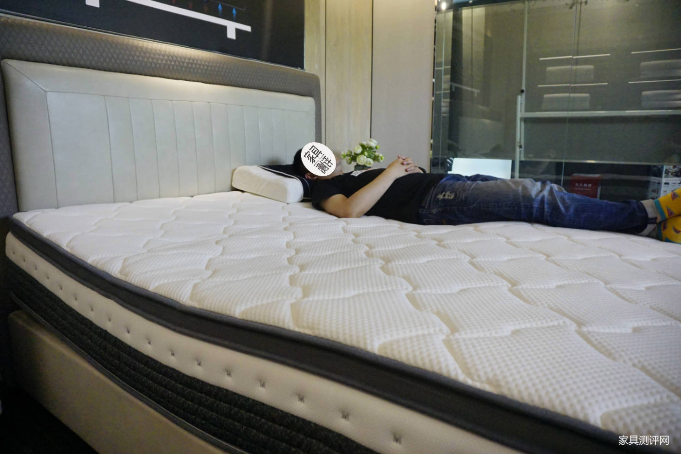 爱蒙床垫(消费者怒拆芝华仕床垫 检测发现其“虚假宣传”)