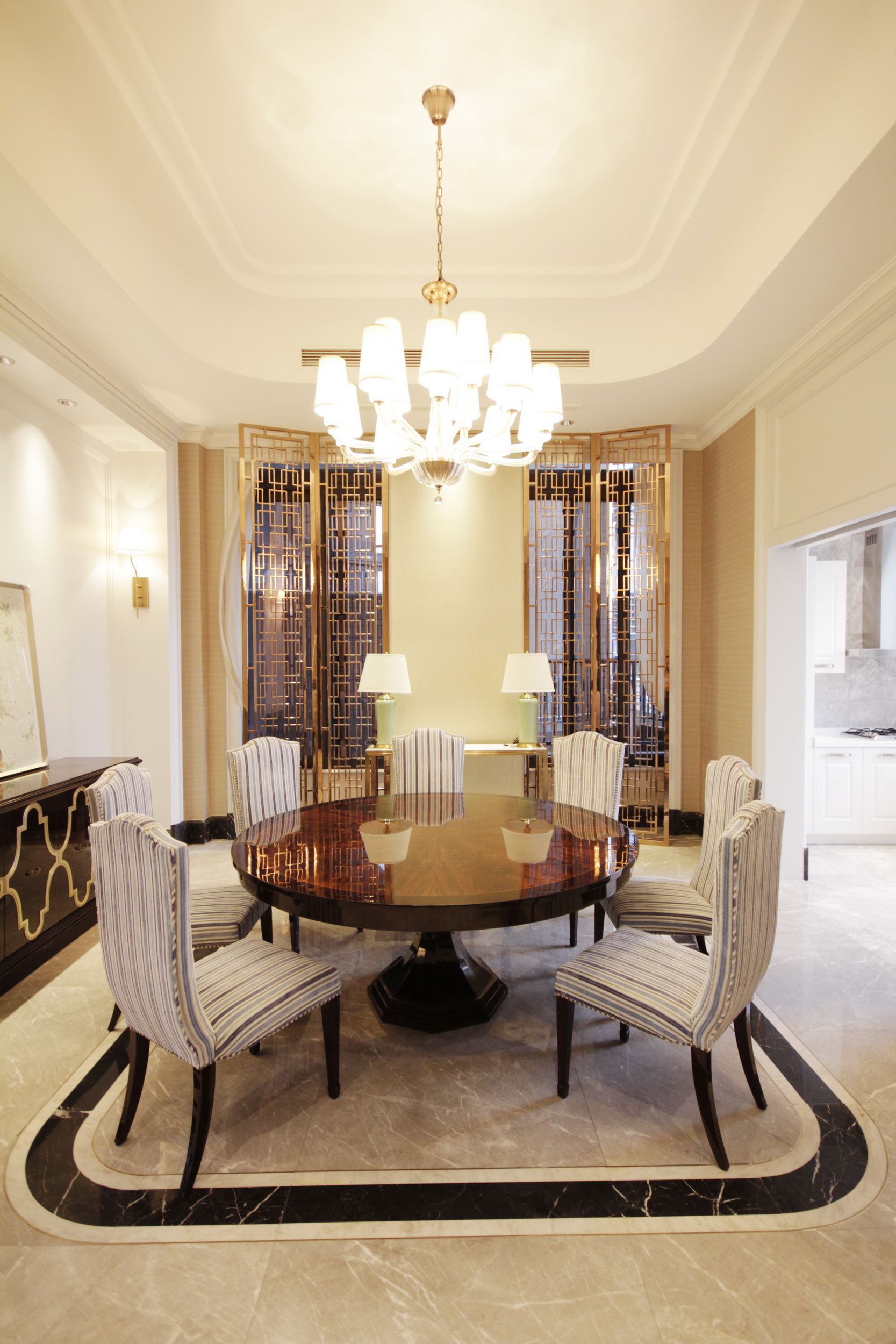 安乐窝装修怎么样(她235㎡的别墅，却坚持简单装修，与6岁孩子共同成长，太幸福)