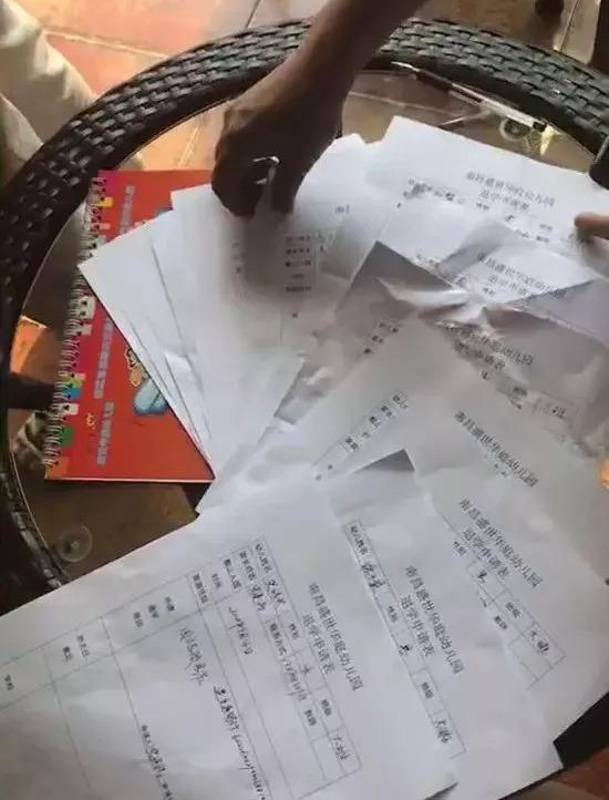 奥克斯盛世经典(四问让孩子们以身试毒的“毒跑道”为何死灰复燃？)