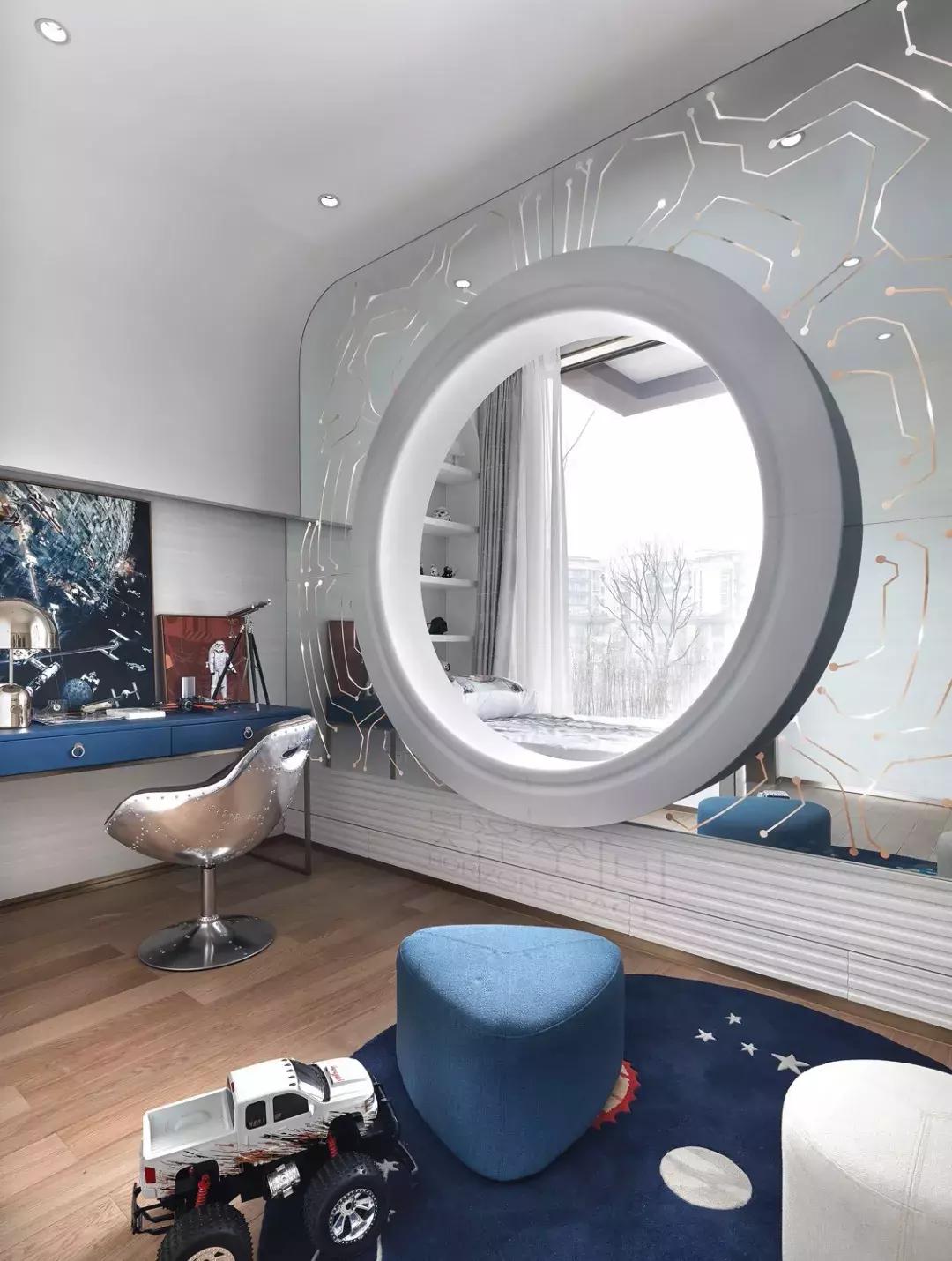 办公高档装修(办公楼装修：无框玻璃与网状天花 实现科技与美学融合)