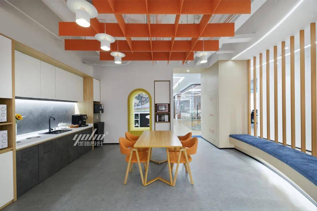 办公室内装修(27款办公室装修休闲区设计 - 隐藏在拐角里的空间)