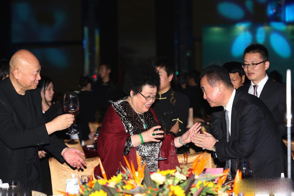 办公空间装修(办公楼装修：质感与温度并存 打造永恒精致办公空间)