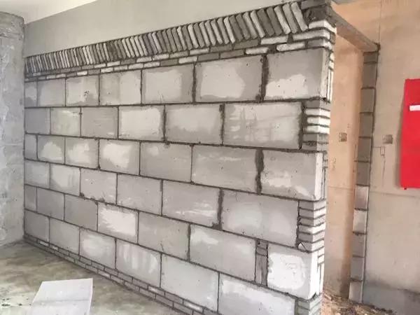 标筑装饰(装修砌墙被坑？15条避坑攻略甩给师傅！比国标还结实，新手能看懂)