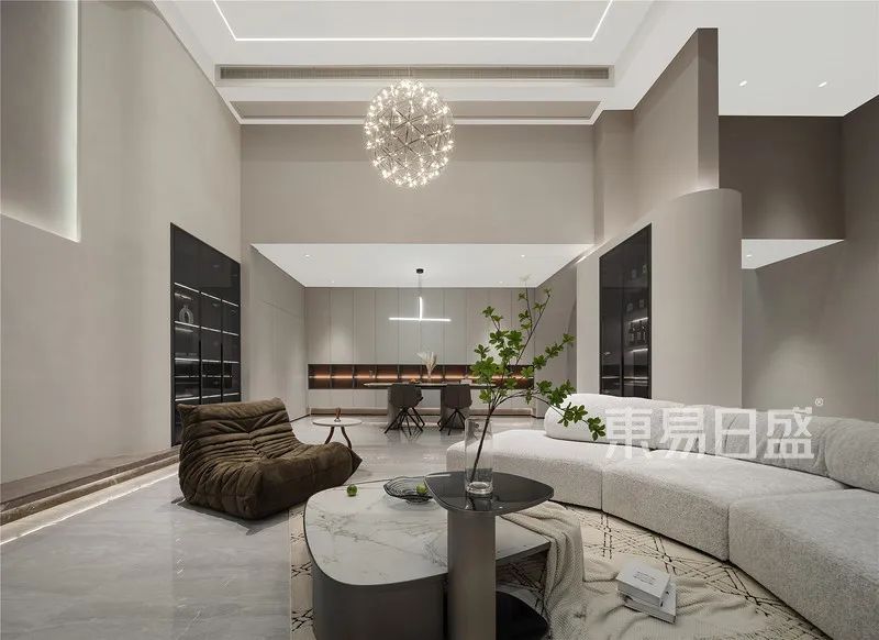 别墅软装饰(300㎡简约别墅装修，质感与烟火气并存)