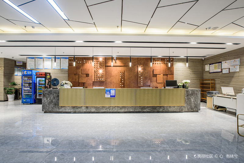 宾馆前台装修效果图(我是酒店前台，情侣入住片刻，女孩的举动让我惊讶了)