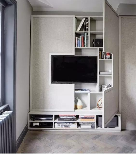 储物间效果图(你家电视墙还空着？邻居早就做了整墙定制柜，效果惊艳)