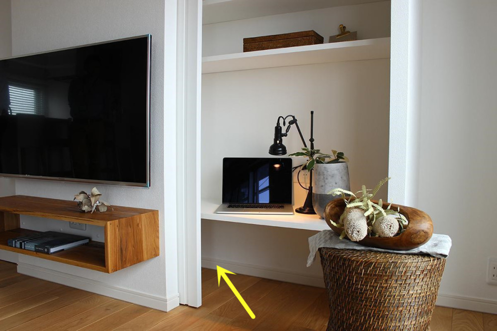 储物间效果图(你家电视墙还空着？邻居早就做了整墙定制柜，效果惊艳)