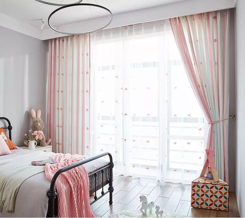 窗帘效果图(房子装修,值得买的32款高颜值窗帘,比宜家窗帘还美) 窗帘效果图(房子装修,值得买的32款高颜值窗帘,比宜家窗帘还美)