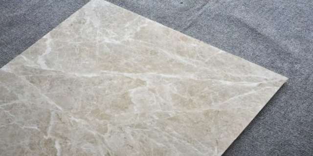 大理石瓷砖(通体大理石瓷砖真的比抛釉砖更好？听内行人一讲，才发现猫腻)