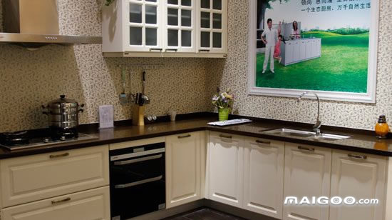 橱柜台面什么材料好(厨房台面怎么选？6大常用材料大比拼，看看哪种适合你家的！)