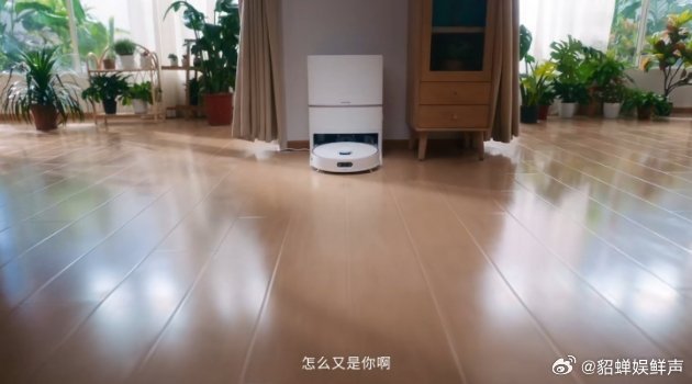 地板潮湿怎么办(如何科学的进行地面清洁？云鲸 J5 能给你答案)