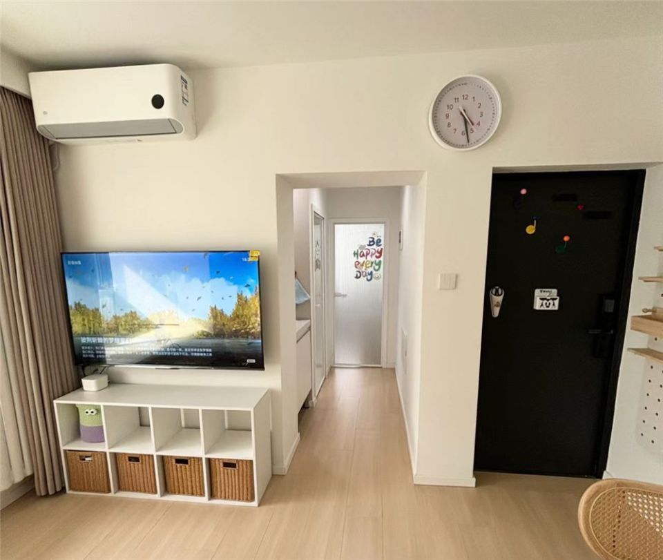 电视墙壁纸装修效果图(南京姑娘的“窄竖厅”火了:电视墙拆一半打通书房,审美太高级) 电视墙壁纸装修效果图(南京姑娘的“窄竖厅”火了:电视墙拆一半打通书房,审美太高级)