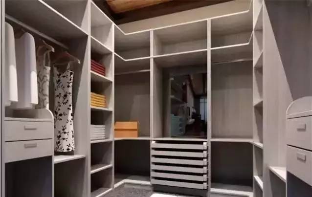 定做衣柜多少一平方(衣柜定制9装9不装!尺寸选错浪费空间,住3年都闹心) 定做衣柜多少一平方(衣柜定制9装9不装!尺寸选错浪费空间,住3年都闹心)