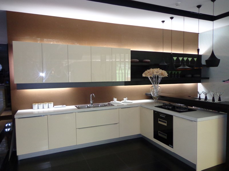 泛美橱柜(烤漆工艺的镜面 泛美情醉那帕谷烤漆橱柜测评)