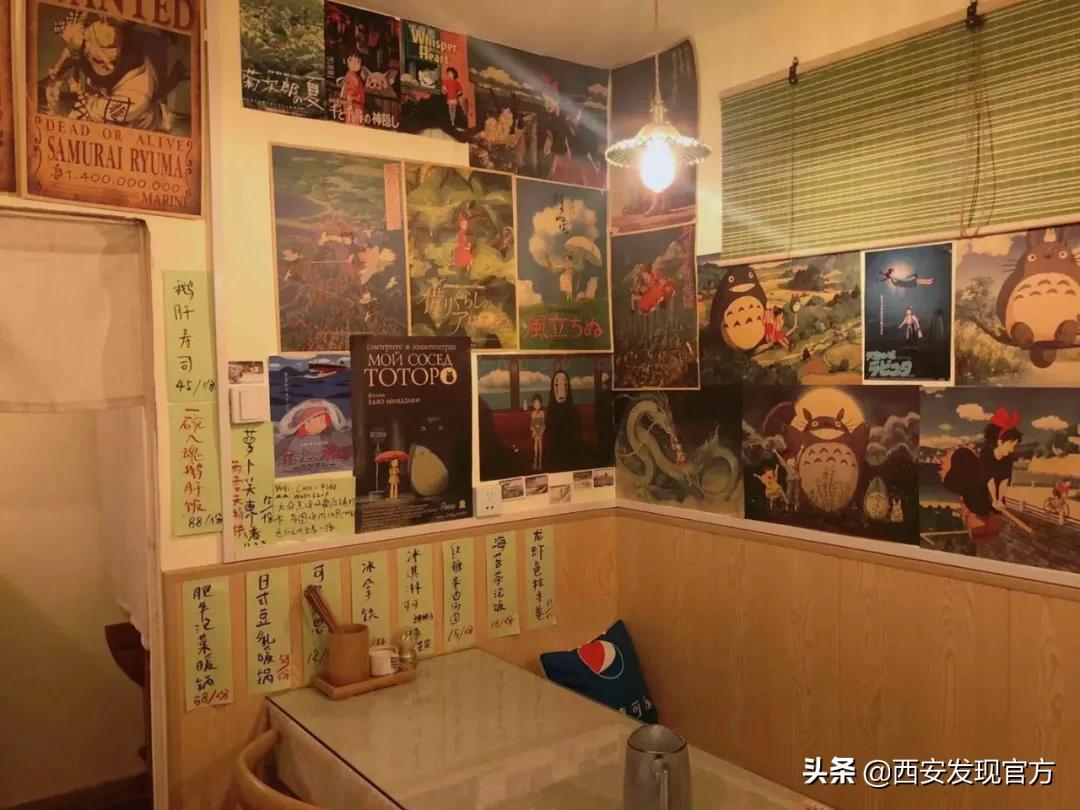 发廊装修(广东发廊老板娘3天穿搭不重样，顾客追着理发：好审美也是好服务)