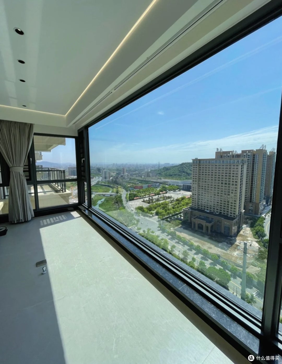 封阳台价格(同是封阳台,我家花了一万,邻居只用五千,为何?对比后恍然大悟) 封阳台价格(同是封阳台,我家花了一万,邻居只用五千,为何?对比后恍然大悟)