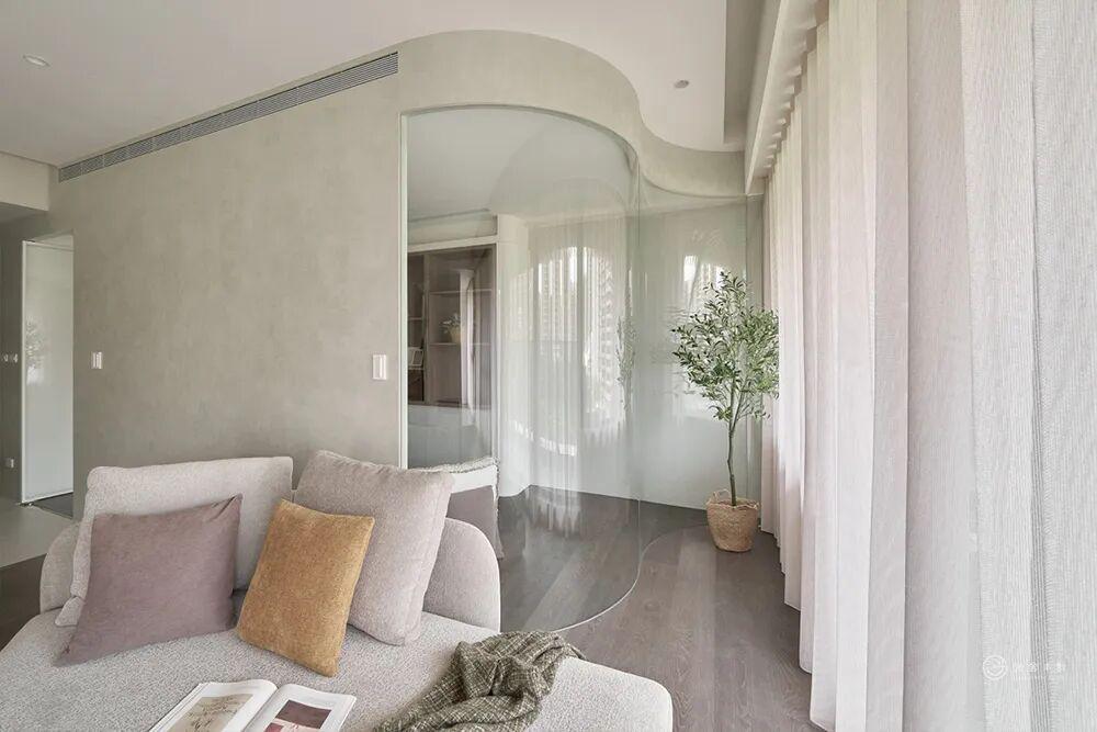 粉红衣柜(住进162㎡微光绿宅，洄游设计，每步都藏着惊喜)