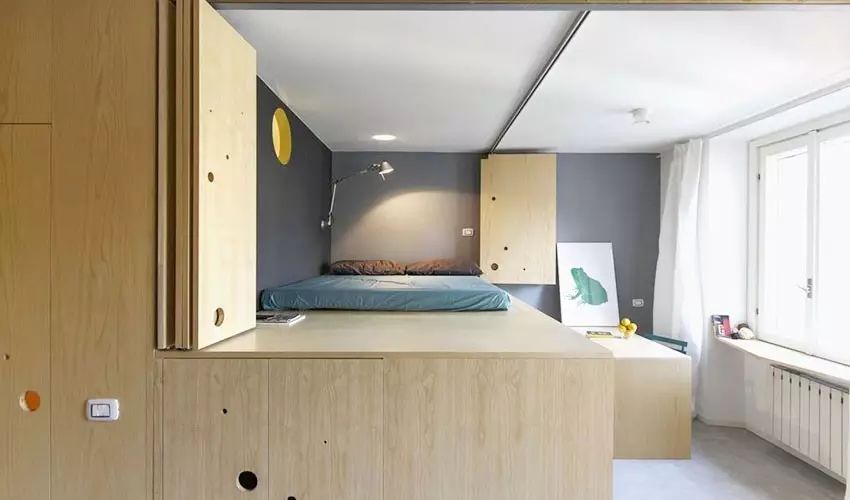 隔板造型(一位年轻电影人的18㎡公寓，勇于突破不同)