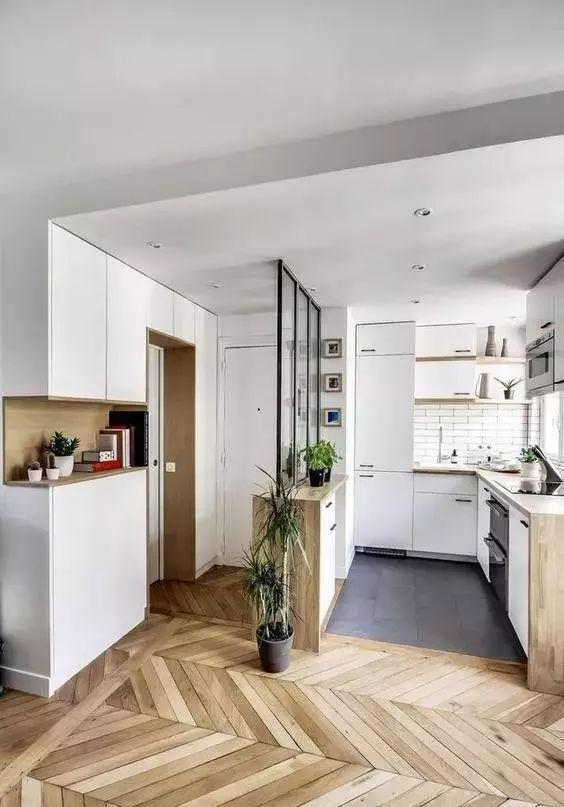 隔断鞋柜装修效果图(去邻居们家串门，一进门就被鞋柜惊艳到了，款款漂亮又实用)